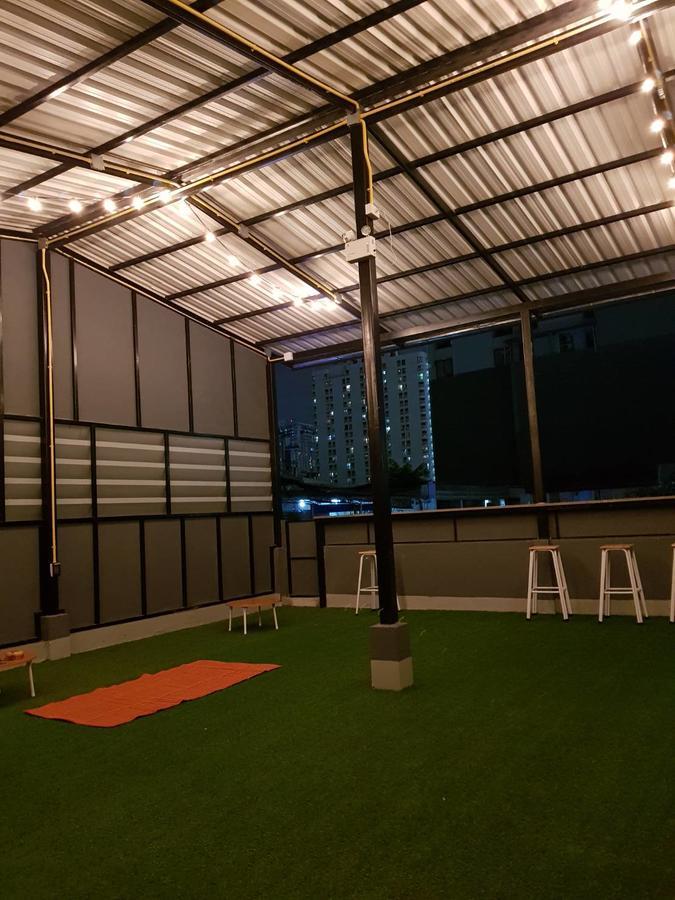 The Cocoon Hostel Bangkok Exterior photo