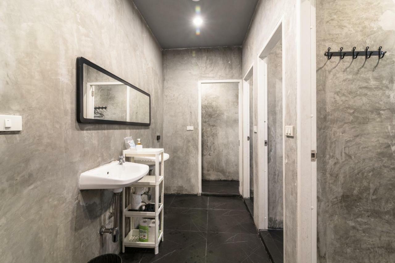 The Cocoon Hostel Bangkok Exterior photo
