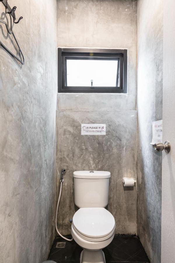 The Cocoon Hostel Bangkok Exterior photo